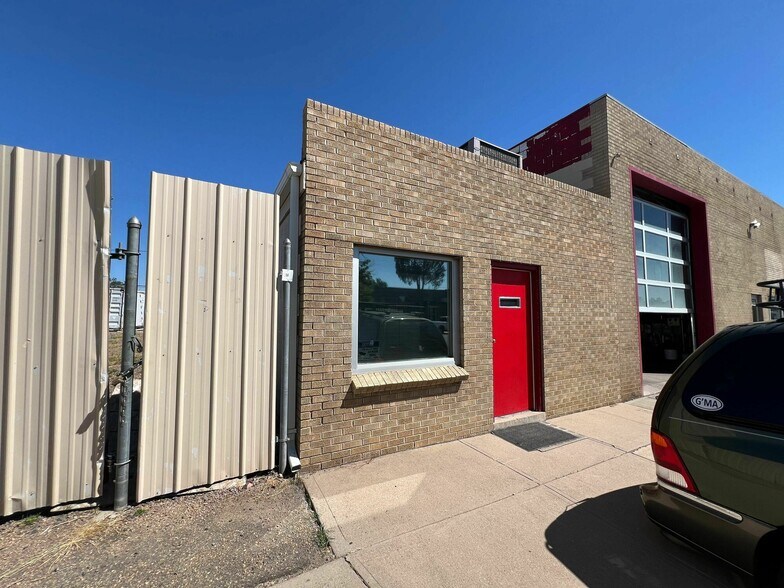 More Photos Of 11983 14th Ave, Aurora Industrial For Lease