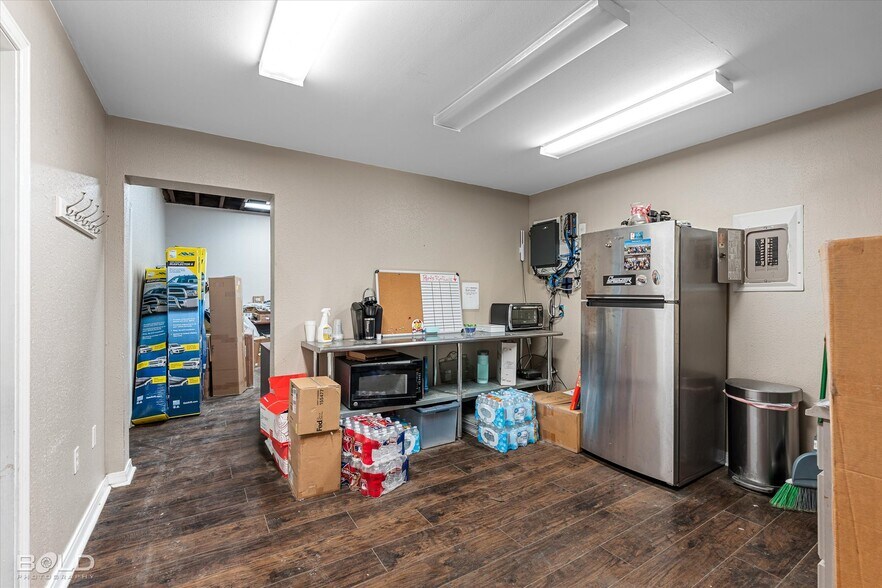 More Photos Of 6508 W 70th St, Shreveport Industrial For Lease