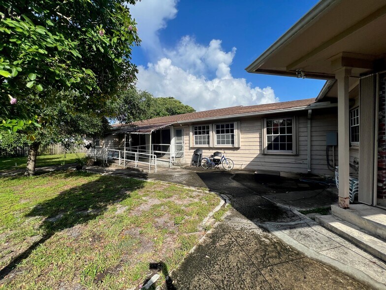 More Photos Of 202 Palm Ct, Delray Beach Office Residential For Sale