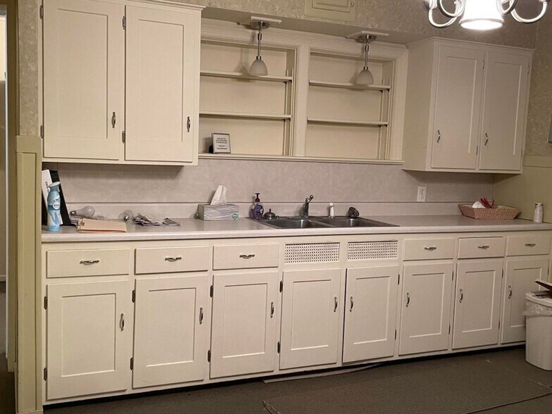 More Photos Of 6121 King Hwy, Kalamazoo Religious Facility For Sale