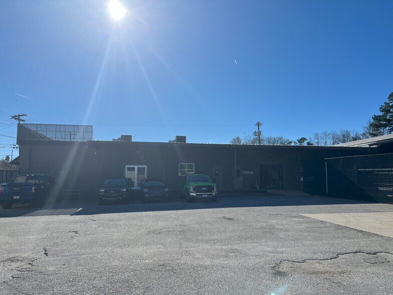 More Photos Of 211 N Pleasantburg Dr, Greenville Light Manufacturing For Lease
