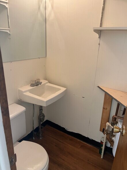 More Photos Of 1 E Main St, Thurmont Storefront Retail Office For Lease