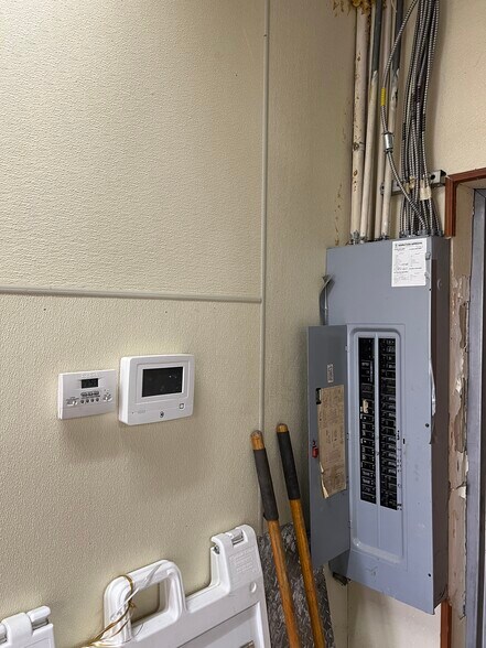 More Photos Of 15209 Frederick Rd, Rockville Storefront Retail Office For Lease