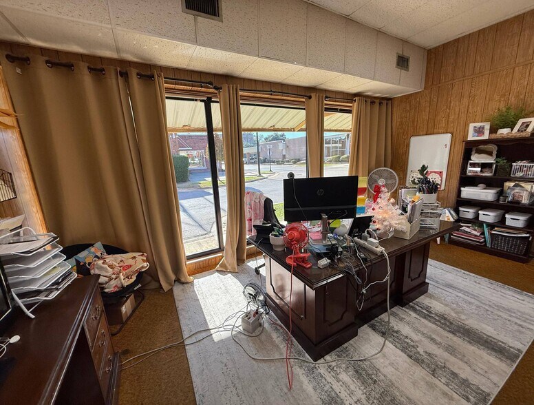 More Photos Of 137 San Augustine St, Center Industrial For Sale