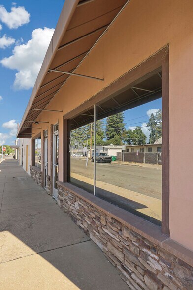 More Photos Of 529 N Hutchins St, Lodi Light Manufacturing For Sale