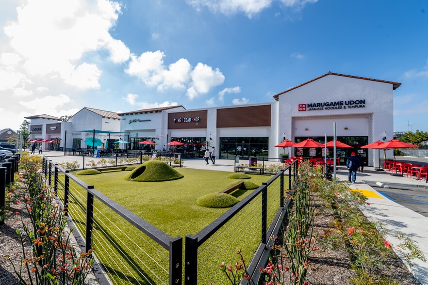 Primary Photo Of 21201-21327 Hawthorne Blvd, Torrance Unknown For Lease