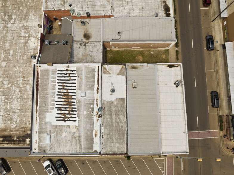 More Photos Of 209 N Jefferson Ave, Mount Pleasant Storefront For Sale