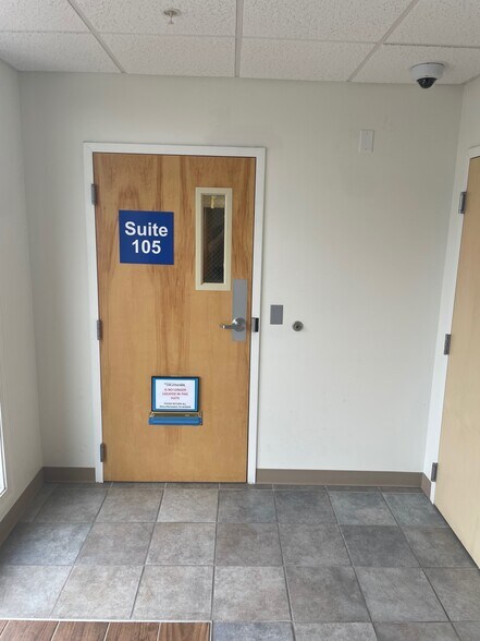 More Photos Of 905 S Governor's Ave, Dover Office For Lease