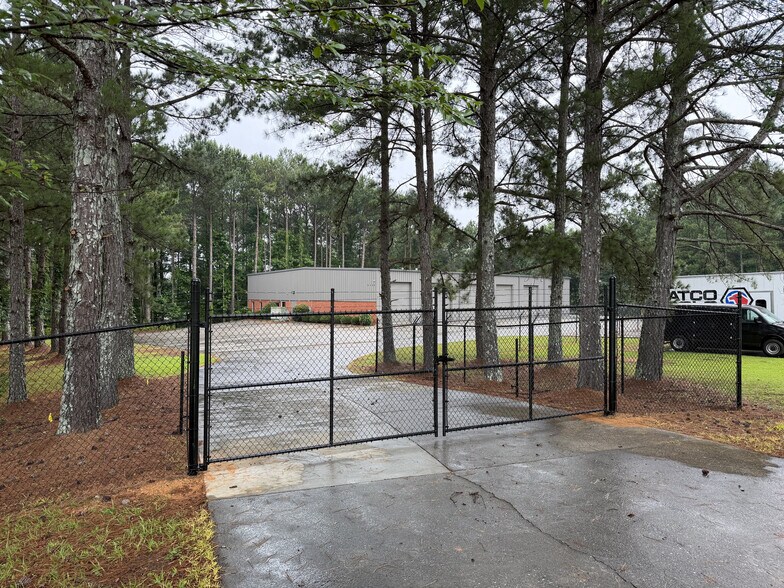 More Photos Of 5045 McNeel Industrial Blvd, Powder Springs Industrial For Lease