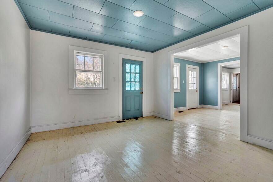 More Photos Of 12117 Highway 221, Woodruff Office For Sale