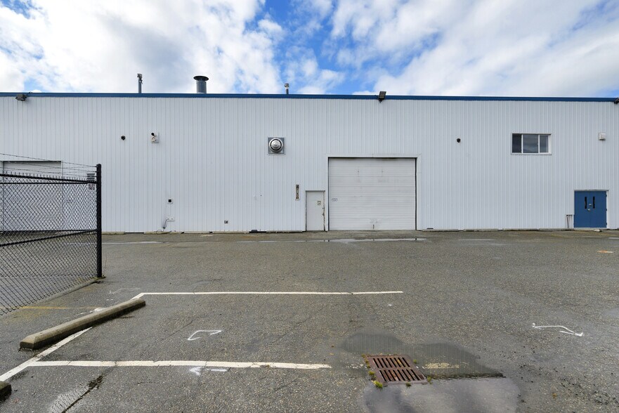 More Photos Of 3220 100th St SW, Everett Distribution For Lease