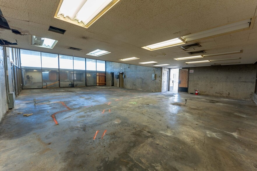 More Photos Of 917 Kokea St, Honolulu Office For Lease