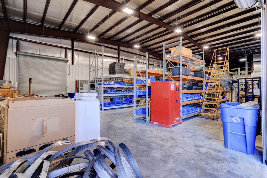 More Photos Of 18914 E Industrial Pkwy, New Caney Service For Sale