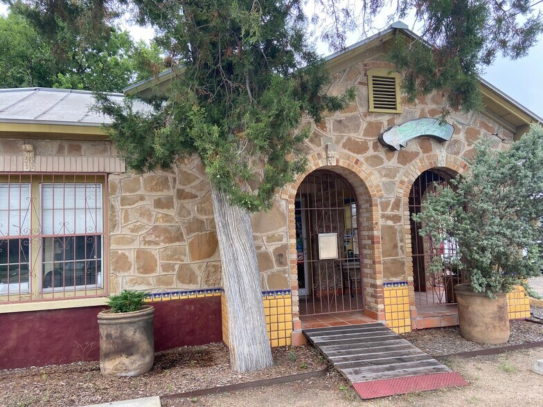 Primary Photo Of 1445 Somerset Rd, San Antonio Medical For Sale