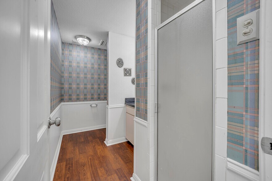 More Photos Of 721 W Abram St, Arlington Medical For Lease