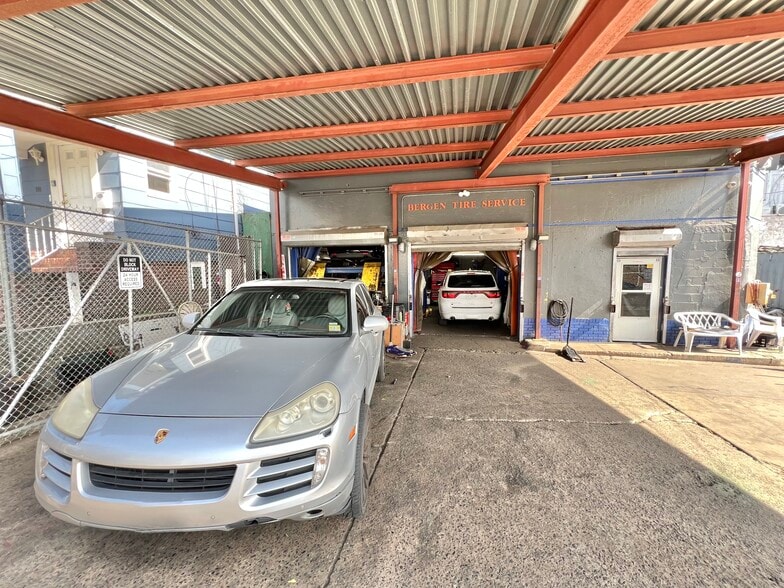 More Photos Of 973 Bergen St, Newark Auto Repair For Sale