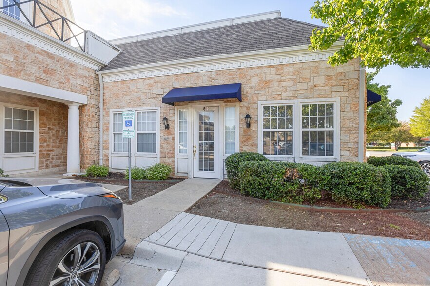 More Photos Of 5445 Basswood Blvd, Fort Worth Medical For Lease