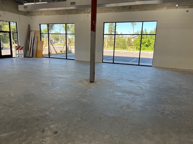 More Photos Of 11025 Lem Turner Rd, Jacksonville Storefront For Lease