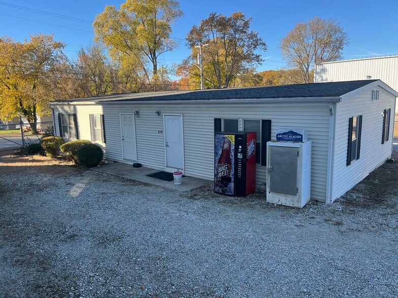 More Photos Of 2404 U St, Bedford Industrial For Sale