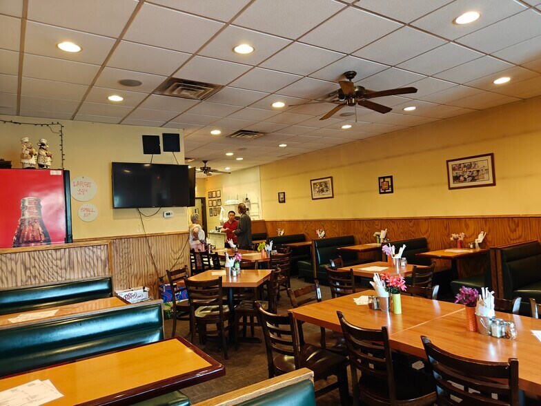 More Photos Of 2565 E 7th Ave, North Saint Paul Restaurant For Sale