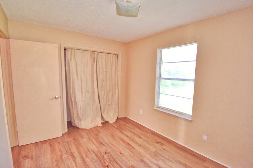 More Photos Of 303-511 E Reagan Rd, Beeville Multifamily For Sale