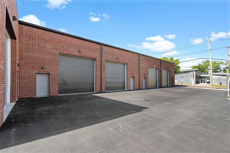 More Photos Of 209 South Ave, Staten Island Service For Lease