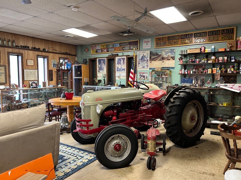 More Photos Of 311-315 Oak Ln, Glenolden Self Storage For Sale