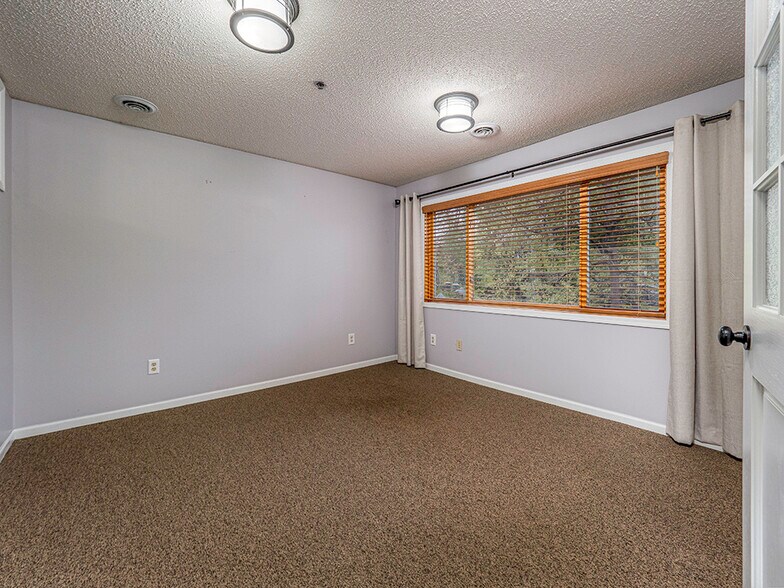 More Photos Of 3165 Fernbrook Ln N, Plymouth Office For Lease