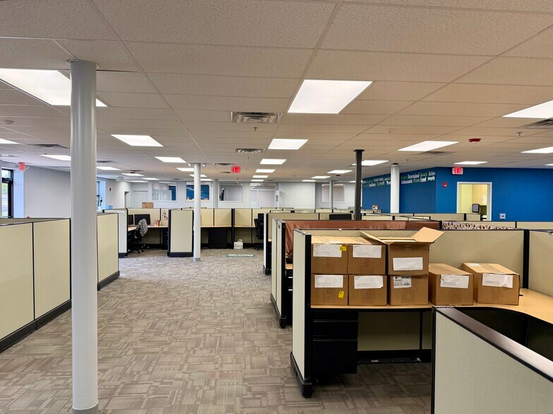 More Photos Of 240-252 Airport Rd, Winchester Light Distribution For Sale