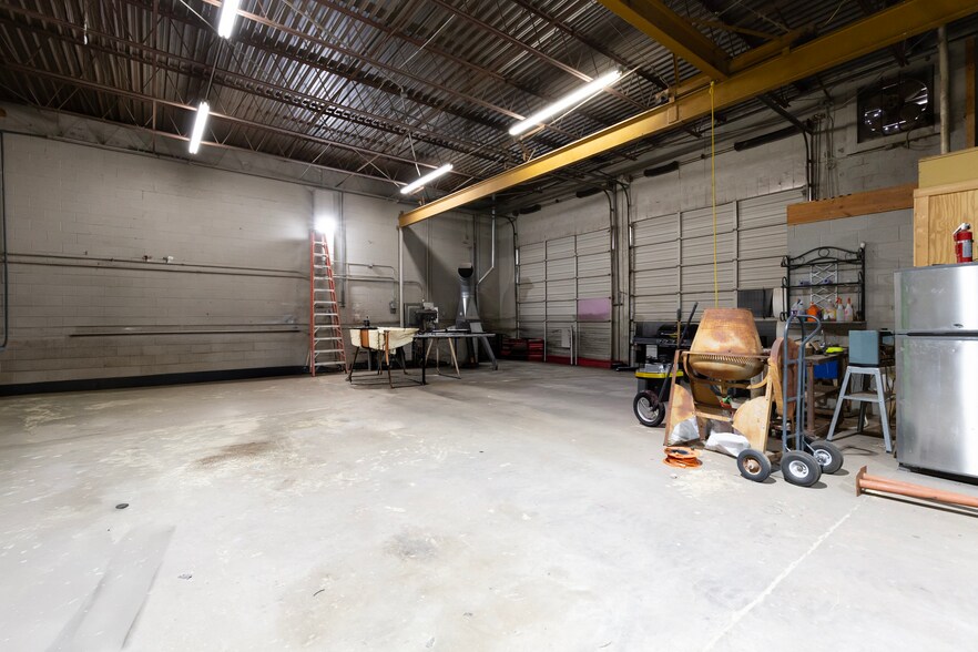 More Photos Of 3920 Classen Blvd, Norman Industrial For Lease