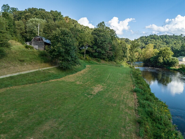 More Photos Of 371 Riverview Dr, Waynesville Manufactured Housing Mobile Home Park For Sale