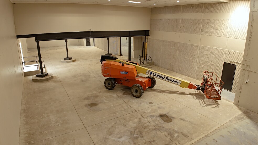 More Photos Of 38450 Tanger Dr, North Branch Service Station For Lease