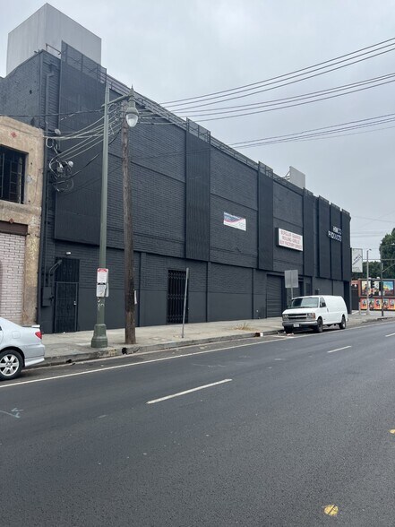 More Photos Of 3316-3328 S Main St, Los Angeles Warehouse For Lease