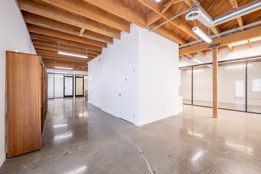 More Photos Of 2842-2912 Colorado Ave, Santa Monica Flex For Lease