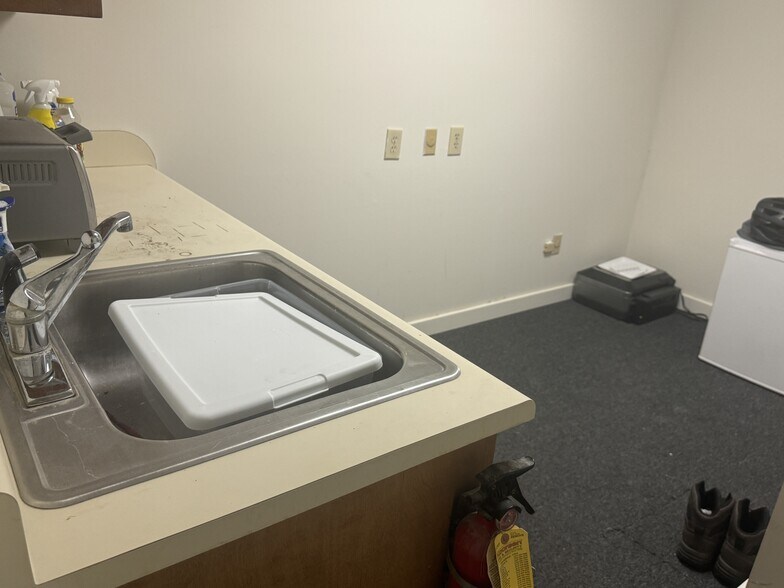 More Photos Of 3411 Trade Dr, Huntsville Warehouse For Sale