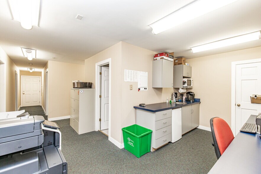 More Photos Of 10810 Hasty Ln, Midlothian Office For Sale