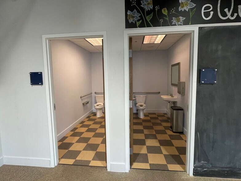 More Photos Of 105 Centennial St, La Plata Medical For Sale