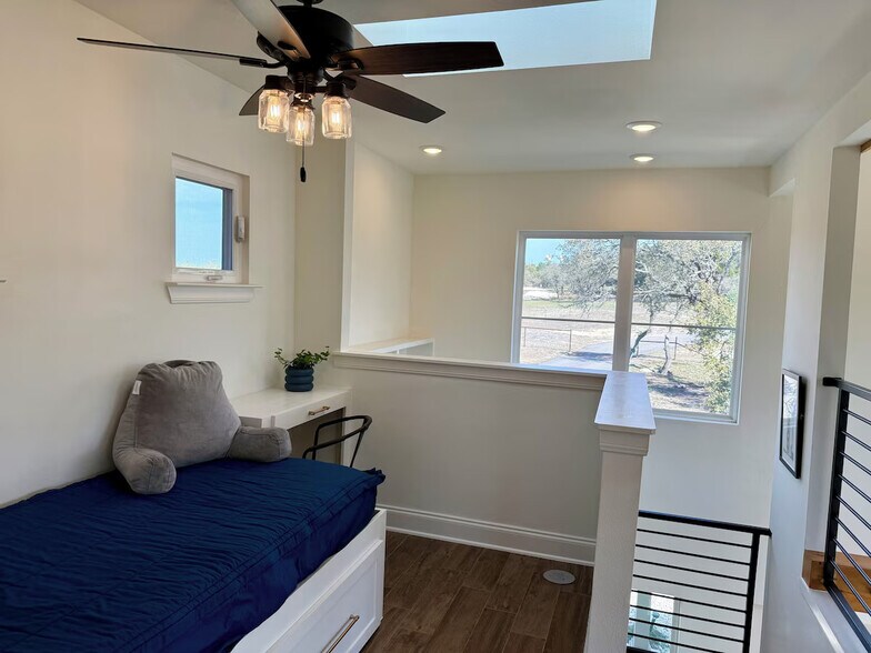 More Photos Of 11605 Fitzhugh Rd, Austin Office Residential For Sale