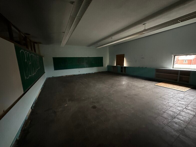 More Photos Of 1123 N Sherman St, Bay City Schools For Lease