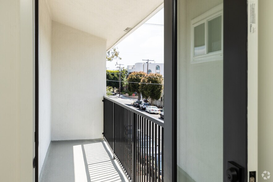 More Photos Of 1334 Barry Ave, Los Angeles Apartments For Sale