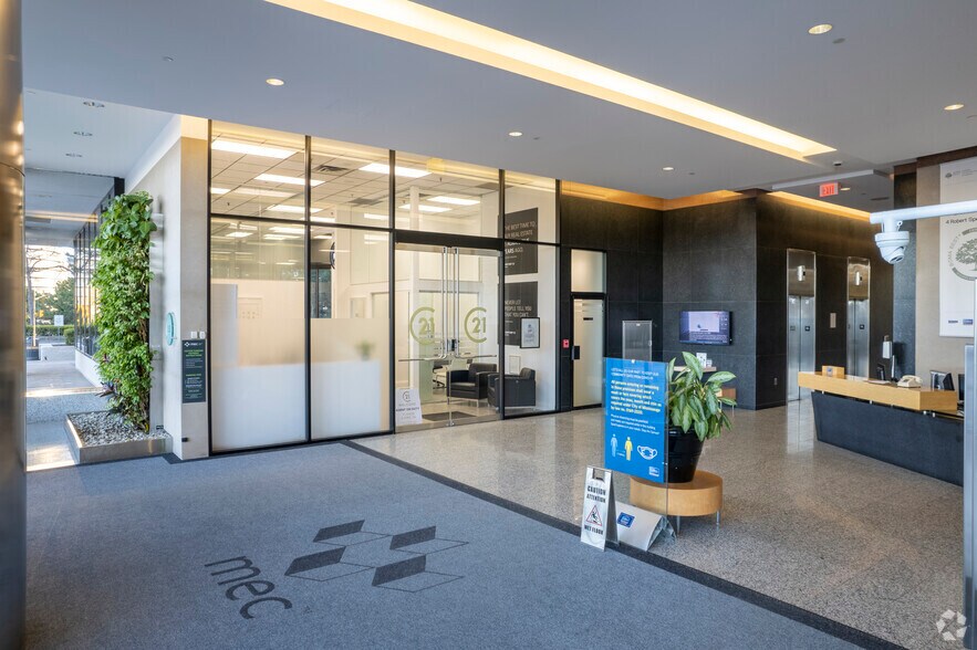 More Photos Of 1 Robert Speck Pky, Mississauga Unknown For Sale