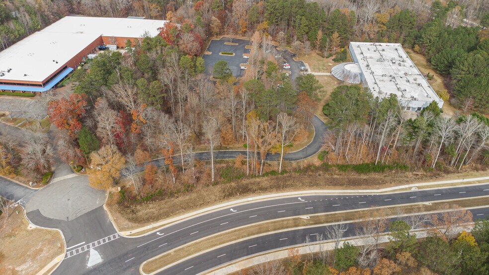 More Photos Of 190 Bluegrass Valley Pky, Alpharetta Office For Lease