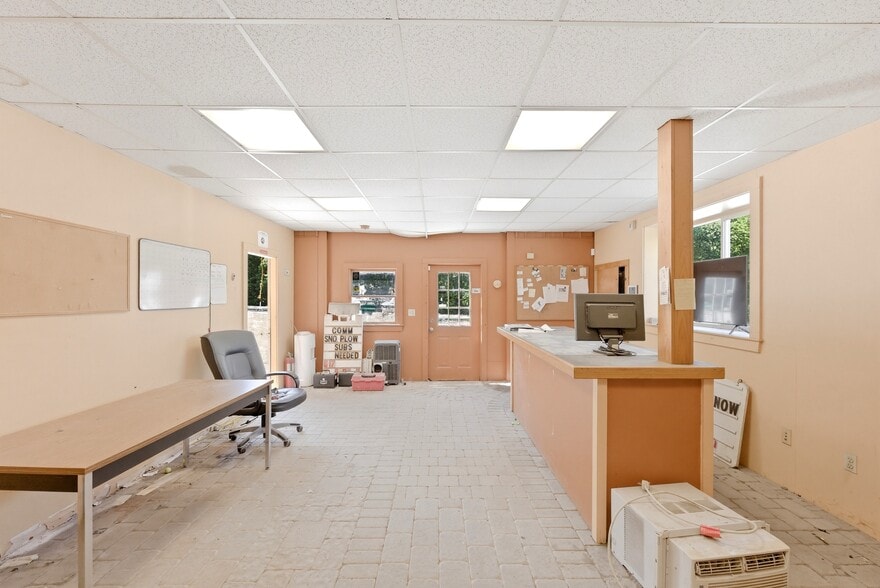 More Photos Of 86 Eastman St, Mansfield Specialty For Sale