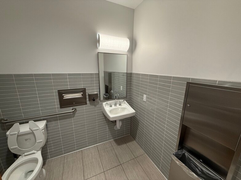 More Photos Of 2340 E Beardsley Rd, Phoenix Medical For Lease