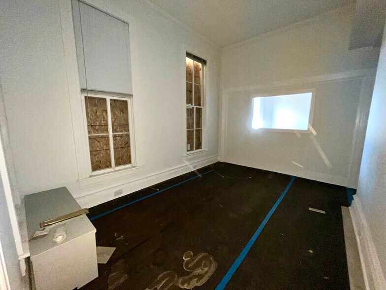 More Photos Of 3818 Roland Ave, Baltimore Office Residential For Sale