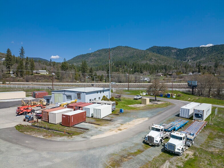 More Photos Of 2660 NW Vine St, Grants Pass Manufacturing For Sale