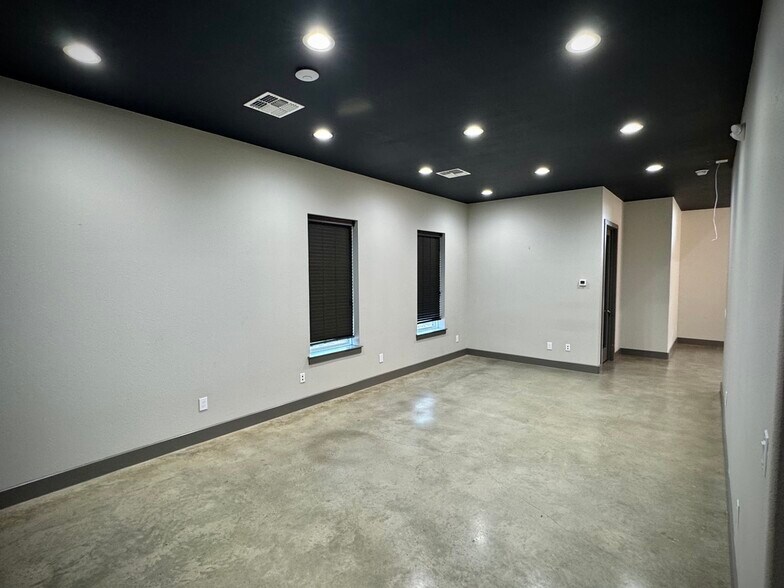 More Photos Of 2517 Creekmire -1, Conroe Medical For Sale