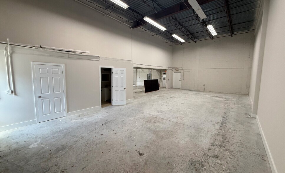 More Photos Of 3330-3382 SE Gran Park Way, Stuart Warehouse For Lease