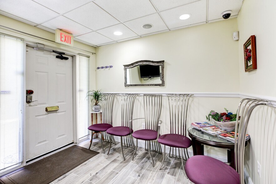 More Photos Of 931-947 Russell Ave, Gaithersburg Medical For Lease