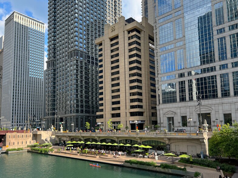 More Photos Of 55 W Wacker Dr, Chicago Office For Sale